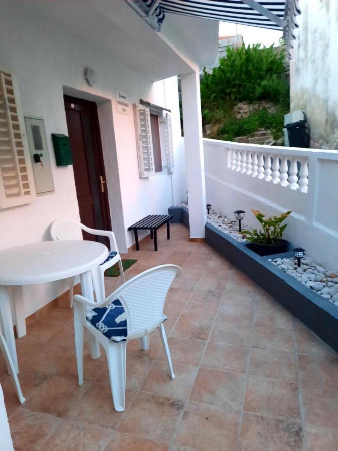 Apartmani Ana-Lora Lopar Ngoại thất bức ảnh