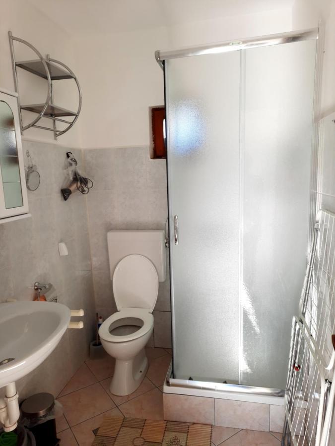 Apartmani Ana-Lora Lopar Ngoại thất bức ảnh