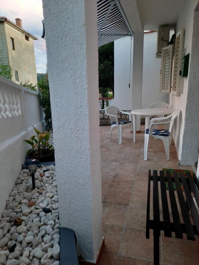 Apartmani Ana-Lora Lopar Ngoại thất bức ảnh