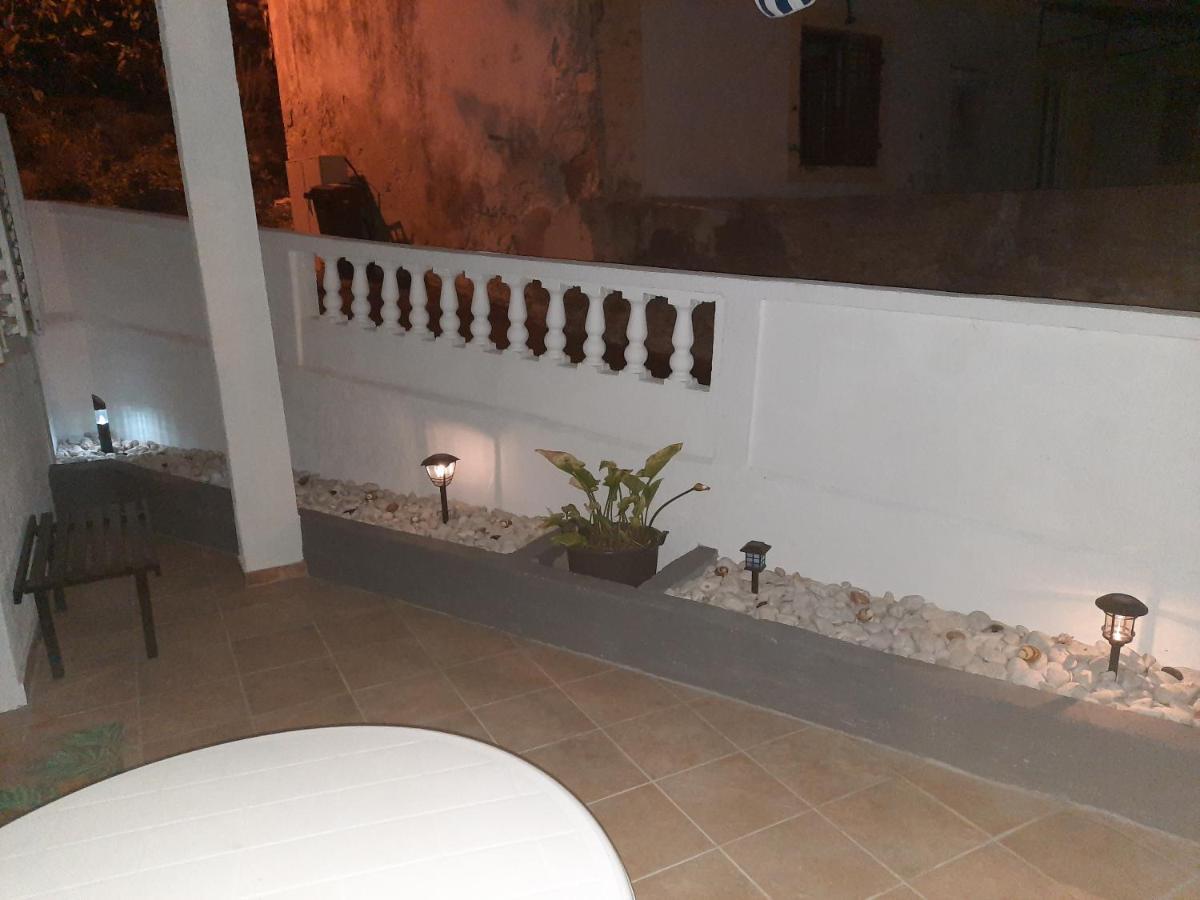 Apartmani Ana-Lora Lopar Ngoại thất bức ảnh