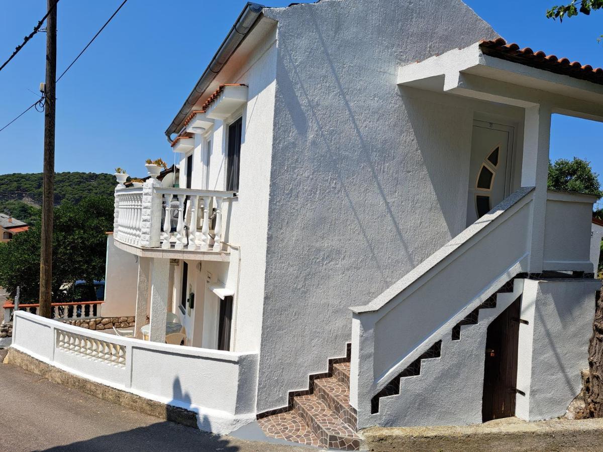 Apartmani Ana-Lora Lopar Ngoại thất bức ảnh