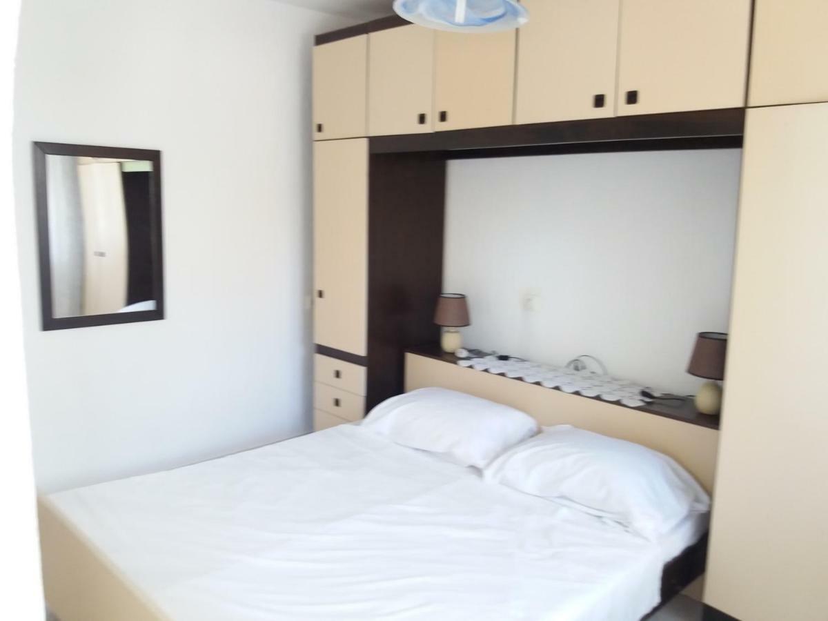 Apartmani Ana-Lora Lopar Ngoại thất bức ảnh