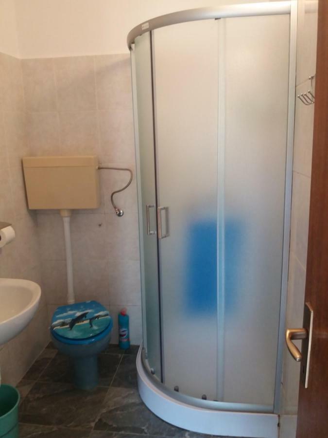 Apartmani Ana-Lora Lopar Ngoại thất bức ảnh
